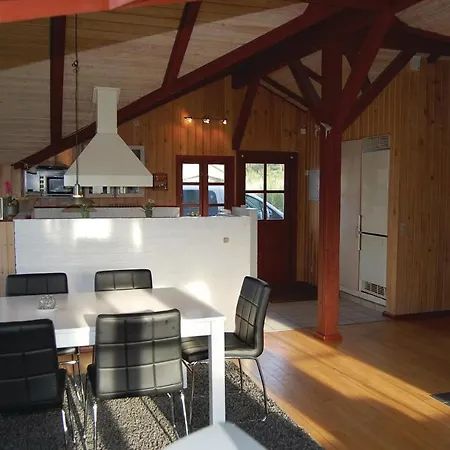 5 Bedroom Beautiful In Holiday home