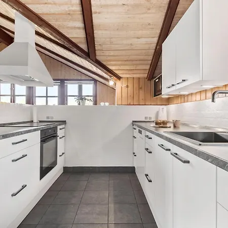 Дом отдыха 5 Bedroom Beautiful In